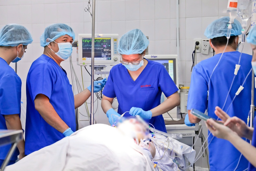 Đêm trắng không ngủ và cuộc chạy đua ghép tạng cứu 7 người ở 3 miền Tổ quốc - 1 Đêm trắng không ngủ và cuộc chạy đua ghép tạng cứu 7 người ở 3 miền Tổ quốc - 1