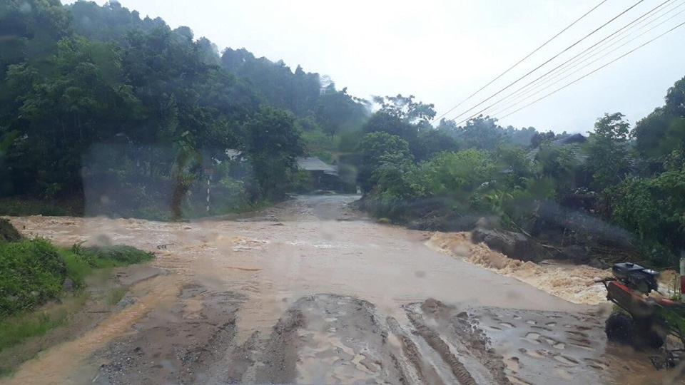 Một số tuyến đường ở Lào Cai sạt lở nghiêm trọng do mưa lũ - 6 Một số tuyến đường ở Lào Cai sạt lở nghiêm trọng do mưa lũ - 6