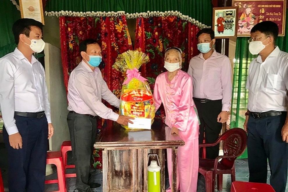 Lãnh đạo Quảng Bình thăm, tặng quà gia đình chính sách nhân dịp 27/7 - 1 Lãnh đạo Quảng Bình thăm, tặng quà gia đình chính sách nhân dịp 27/7 - 1