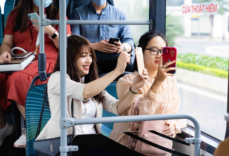 Háo hức khám phá xe buýt điện đầu tiên tại Việt Nam với những trải nghiệm cực chất - 5 Háo hức khám phá xe buýt điện đầu tiên tại Việt Nam với những trải nghiệm cực chất - 5