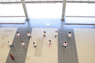 Màn nhảy tập thể của học sinh trường Ams