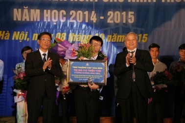 Sinh viên xuất sắc ĐH Xây dựng nhận giải thưởng 110 triệu đồng