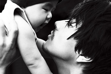Kwon Sang Woo “khoe” con trai cưng