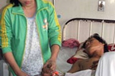 Cấp cứu: Không tiền là... chết? 