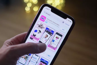 Gen Z Mỹ loay hoay trong "ma trận" ứng dụng hẹn hò