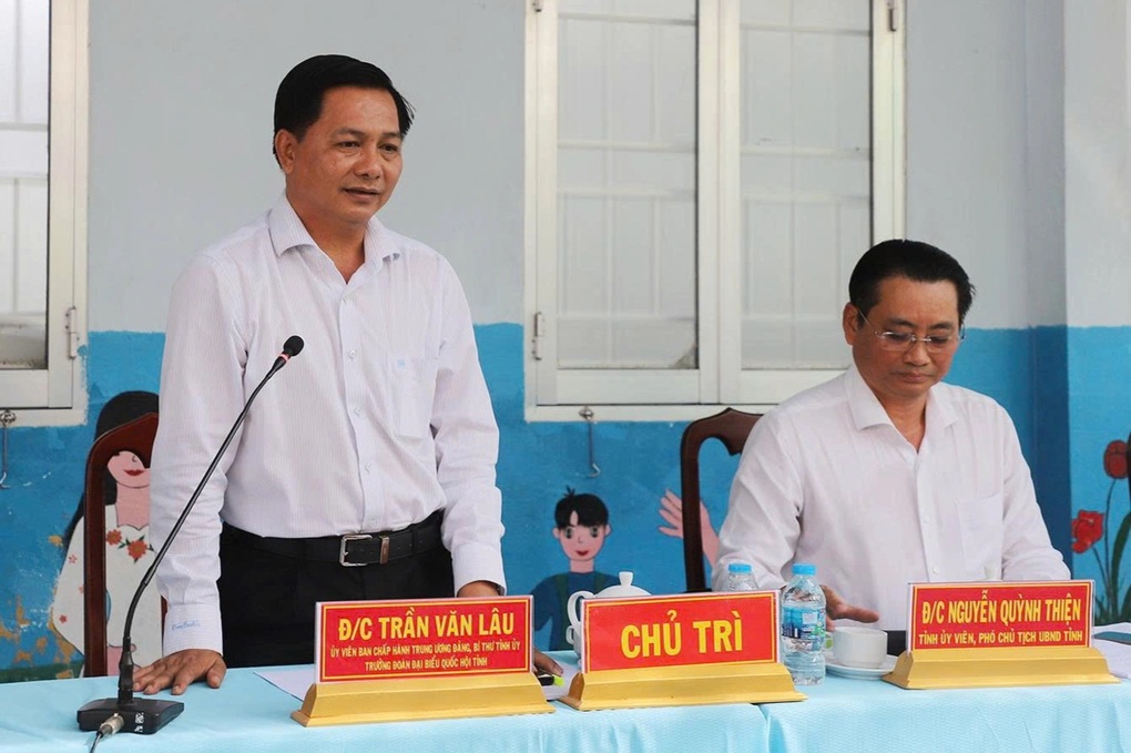 Vĩnh Long công khai đường dây nóng tiếp nhận phản ánh về mỏ cát sông Hậu - 1 Vĩnh Long công khai đường dây nóng tiếp nhận phản ánh về mỏ cát sông Hậu - 1