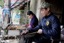 Nghề "vót ra tiền" tất bật vào vụ Tết