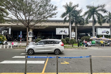 Đổi điểm đón xe công nghệ tại ga quốc tế sân bay Tân Sơn Nhất