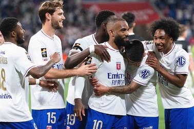 “Gã khổng lồ” bóng đá Pháp thoát xuống hạng thần kỳ, PSG vung tiền cứu vớt?