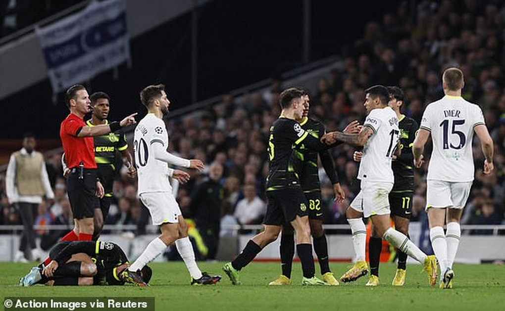 Tottenham rơi vé đi tiếp, HLV Conte nổi khùng với trọng tài - 10 Tottenham rơi vé đi tiếp, HLV Conte nổi khùng với trọng tài - 10