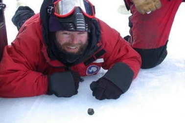 Phát hiện thiên thạch ở Nam Cực có thể chứa bí ẩn về tiến hóa của sự sống