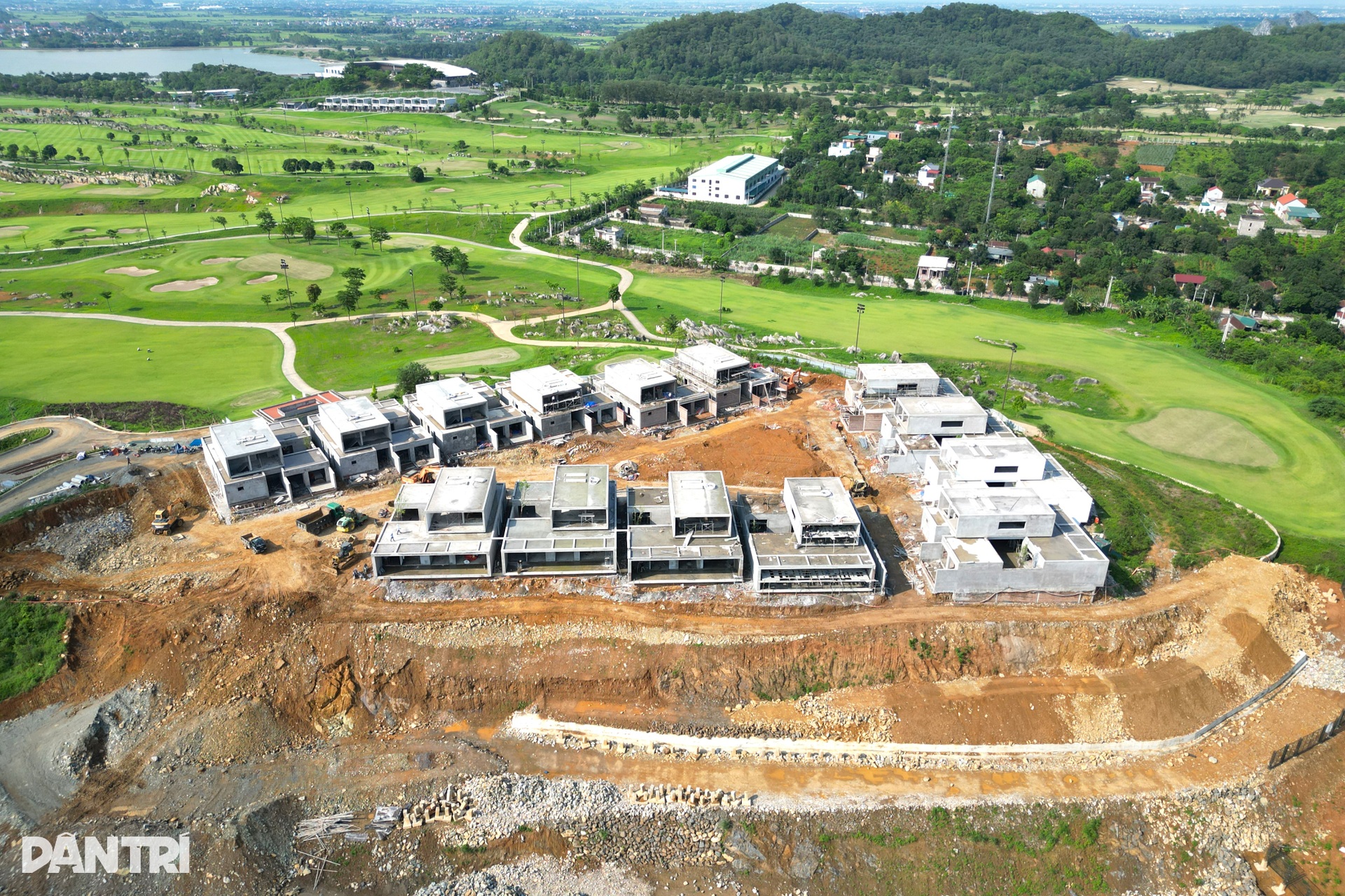 14 biệt thự ở sân golf tại Ninh Bình có được cấp phép đúng quy định? - 2 14 biệt thự ở sân golf tại Ninh Bình có được cấp phép đúng quy định? - 2
