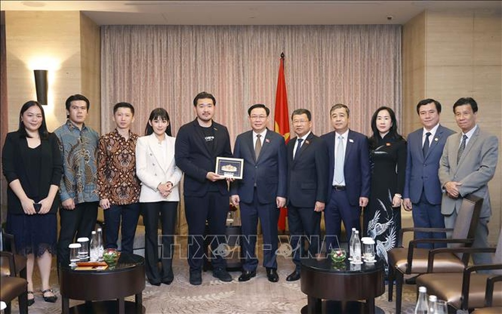 Chủ tịch Quốc hội Vương Đình Huệ tiếp lãnh đạo các tập đoàn kinh tế lớn tại Indonesia - 7 Chủ tịch Quốc hội Vương Đình Huệ tiếp lãnh đạo các tập đoàn kinh tế lớn tại Indonesia - 7