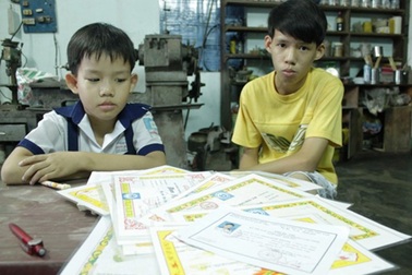 HS lớp 2 giải Toán lớp 4, thông thạo Anh văn lớp 5