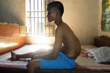 “Con đau lắm mẹ ơi, cố cho con đi viện đi”