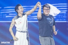 "Anh tài" Hồng Sơn đạp xe trên sân khấu, SOOBIN nhảy cùng fan nam gây sốt