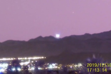 UFO khổng lồ trên bầu trời Las Vegas
