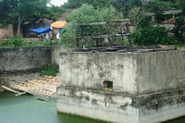 Lấp 7 giếng nước sạch nguy hiểm như “hố tử thần”