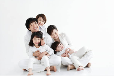 Nắm tay nhau cùng đi qua mùa dịch