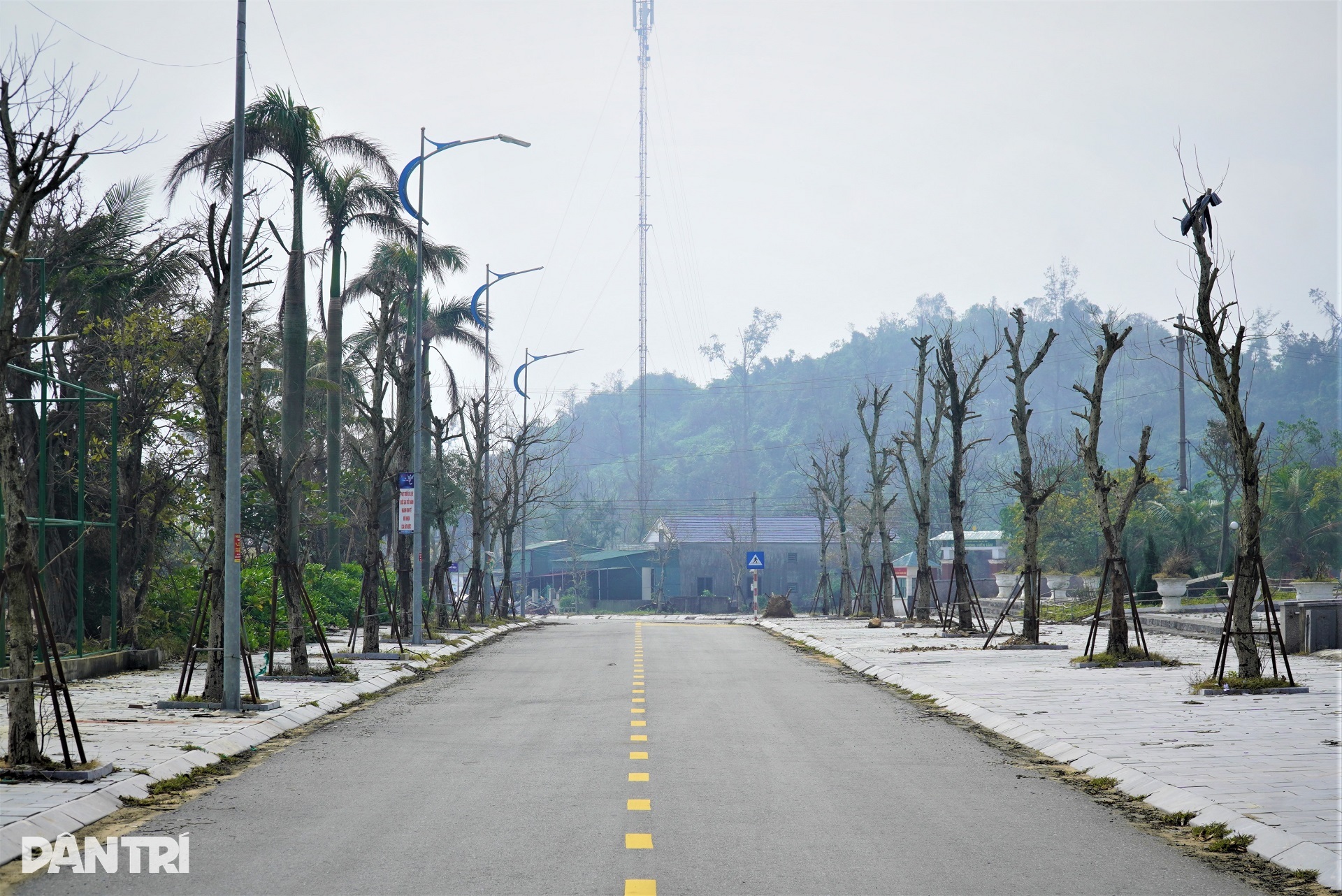 Biển Thiên Cầm vẫn tan tác, ngổn ngang sau bão lũ dồn dập - 7