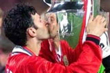 Ryan Giggs: "Đừng vội gạch tên tôi!"