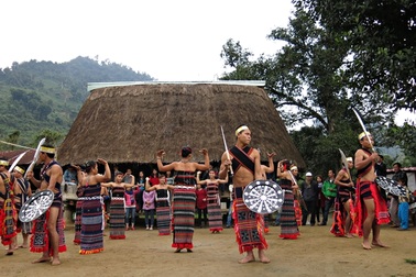 Người Cơ Tu rộn ràng đón Tết