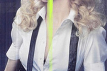 Pano quảng cáo của Madonna bị phá hoại