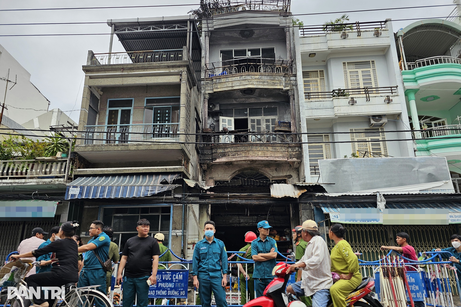 Hiện trường ngôi nhà xảy ra hỏa hoạn khiến 4 người tử vong ở Nha Trang - 6 Hiện trường ngôi nhà xảy ra hỏa hoạn khiến 4 người tử vong ở Nha Trang - 6