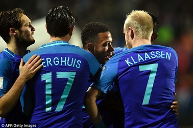 Depay tỏa sáng, Hà Lan áp sát vị trí đầu bảng của Pháp