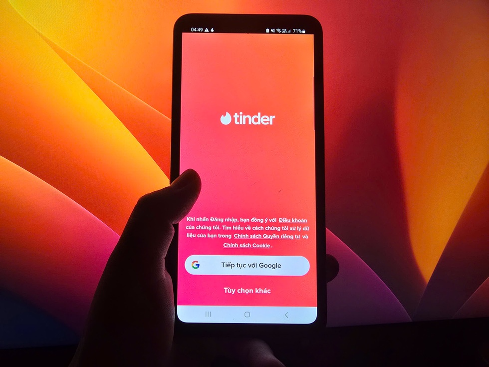 Yêu trong một cú vuốt, sinh viên dấn thân vào những cuộc tình “mì ăn liền” - 4