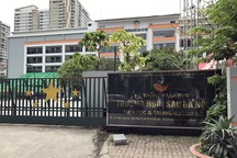 Hà Nội: Làm rõ thông tin sân tennis, nhà sàn "mọc" trong trường học