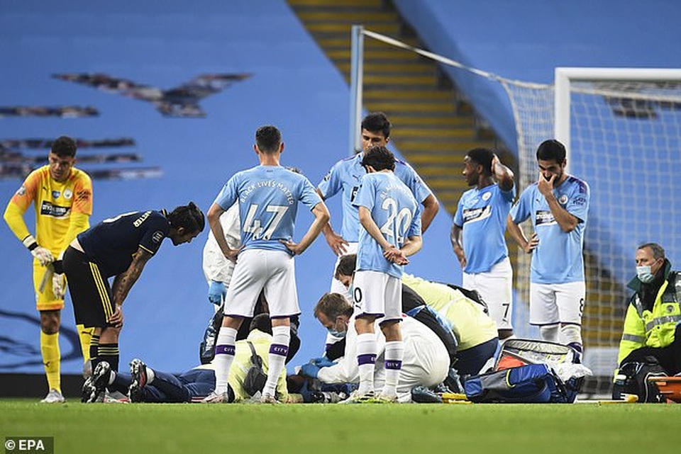 Guardiola: “Hậu vệ Garcia không bị mất ý thức, cần kiểm tra y tế thêm” - 3 Guardiola: “Hậu vệ Garcia không bị mất ý thức, cần kiểm tra y tế thêm” - 3