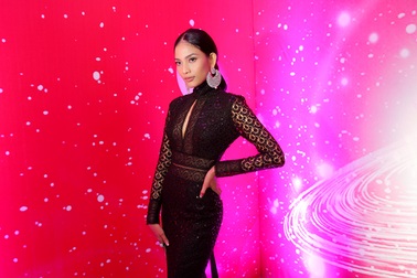 Trương Thị May lộng lẫy với váy dạ hội