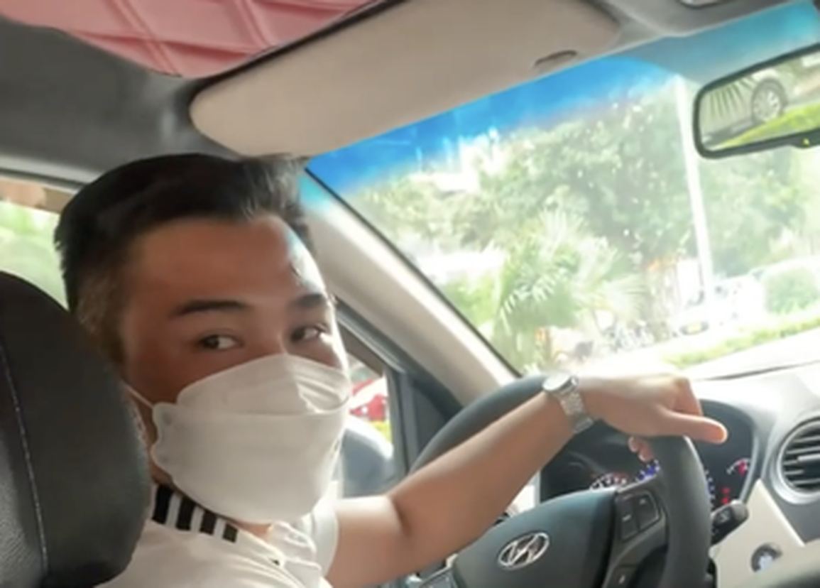 Đuổi việc tài xế taxi chặt chém khách hơn 500.000 đồng cho 14km - 1 Đuổi việc tài xế taxi chặt chém khách hơn 500.000 đồng cho 14km - 1