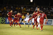 Cầu thủ Philippines “sốc” vì bay 20 tiếng sang Việt Nam đá trận lượt về