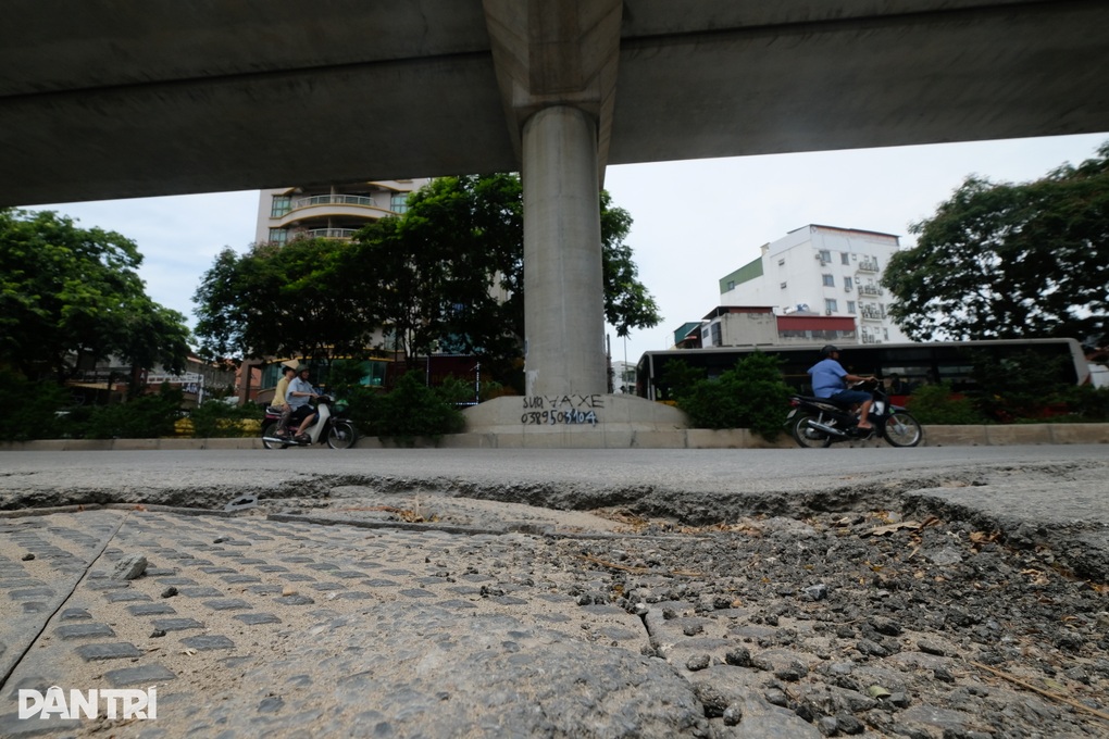 Đường dưới chân dự án Nhổn - ga Hà Nội nát sau khi được hoàn trả - 7 Đường dưới chân dự án Nhổn - ga Hà Nội nát sau khi được hoàn trả - 7