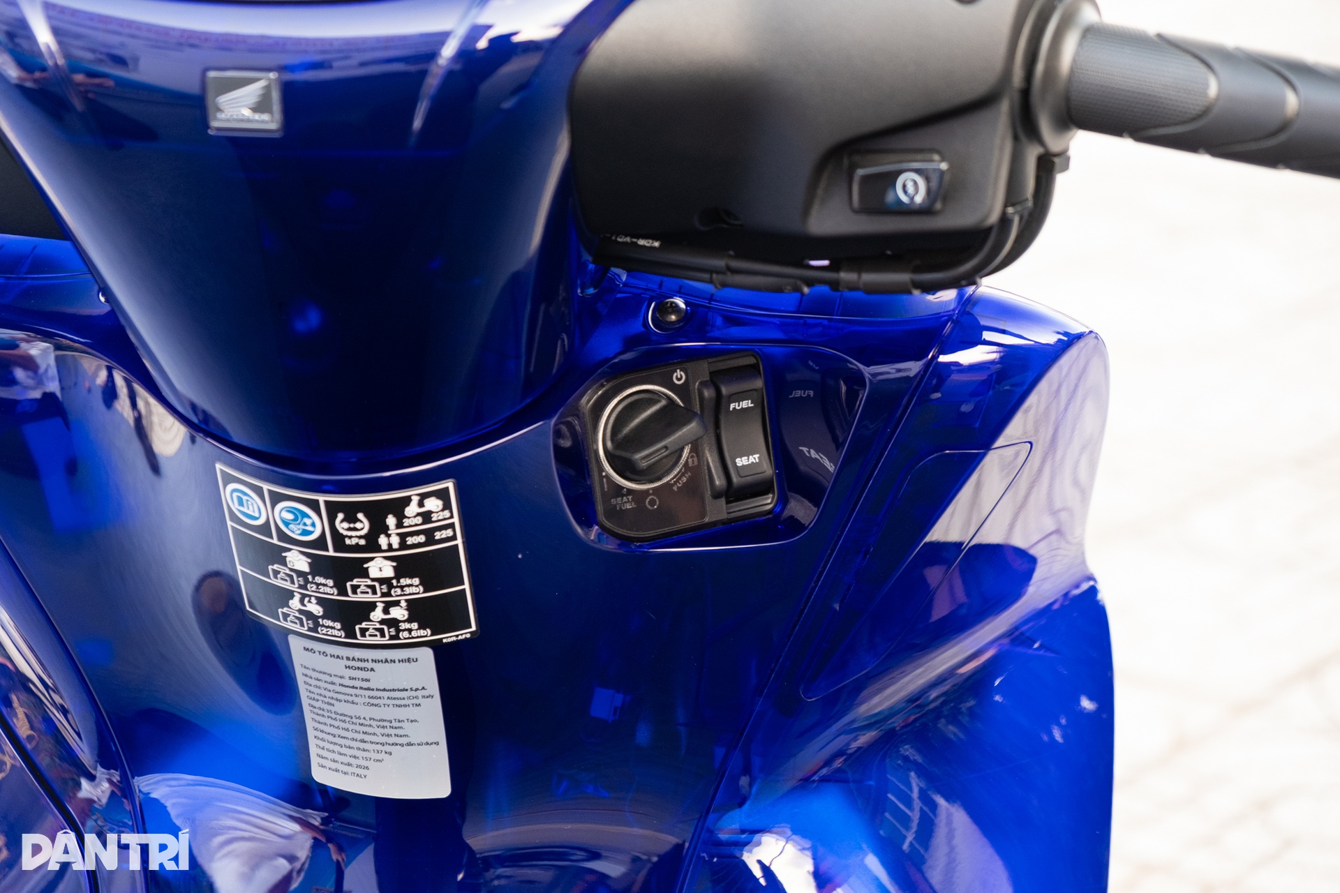 Honda SH150i Vetro Blue vỏ trong suốt giá 235 triệu đồng tại Việt Nam - 9 Honda SH150i Vetro Blue vỏ trong suốt giá 235 triệu đồng tại Việt Nam - 9