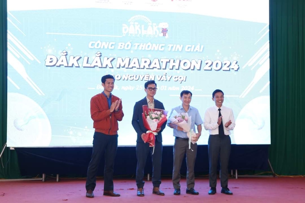 Hàng ngàn vận động viên tham dự giải marathon Đắk Lắk năm 2024 - 1