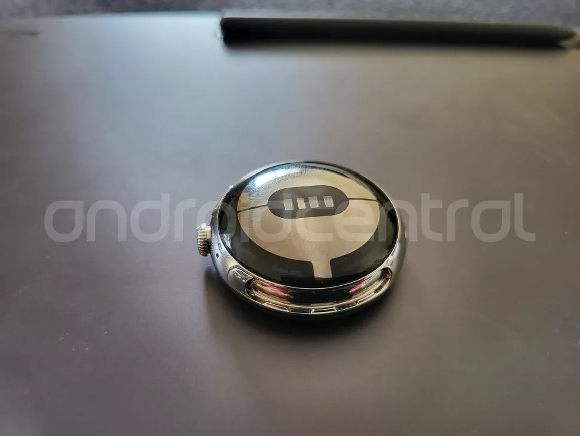 Pixel Watch 4.jpg Cảm biến ở mặt dưới sản phẩm (Ảnh: AndroidCentral).