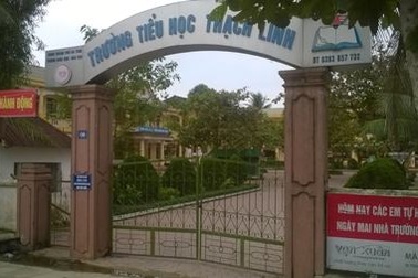 Nhà trường tiếp tay cho dịch vụ bán sách dạo