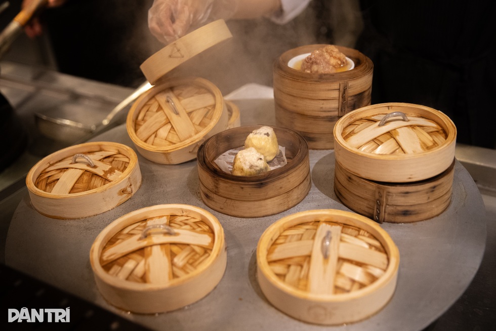 Nhà hàng hơn 2 thập kỷ ở TPHCM đưa bào ngư, vàng lá vào dimsum - 9 Nhà hàng hơn 2 thập kỷ ở TPHCM đưa bào ngư, vàng lá vào dimsum - 9