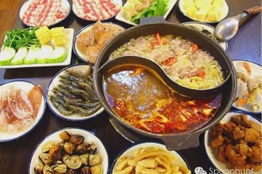 Người Trung Quốc nổi giận khi khách Tây ví món lẩu truyền thống giống "nước rửa bát thừa"