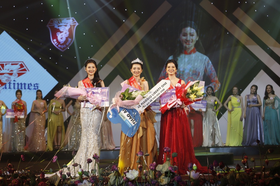 Trả lời hay về áo dài, nữ sinh Ngoại ngữ đăng quang Hoa khôi Đại học Huế - 6 Trả lời hay về áo dài, nữ sinh Ngoại ngữ đăng quang Hoa khôi Đại học Huế - 6