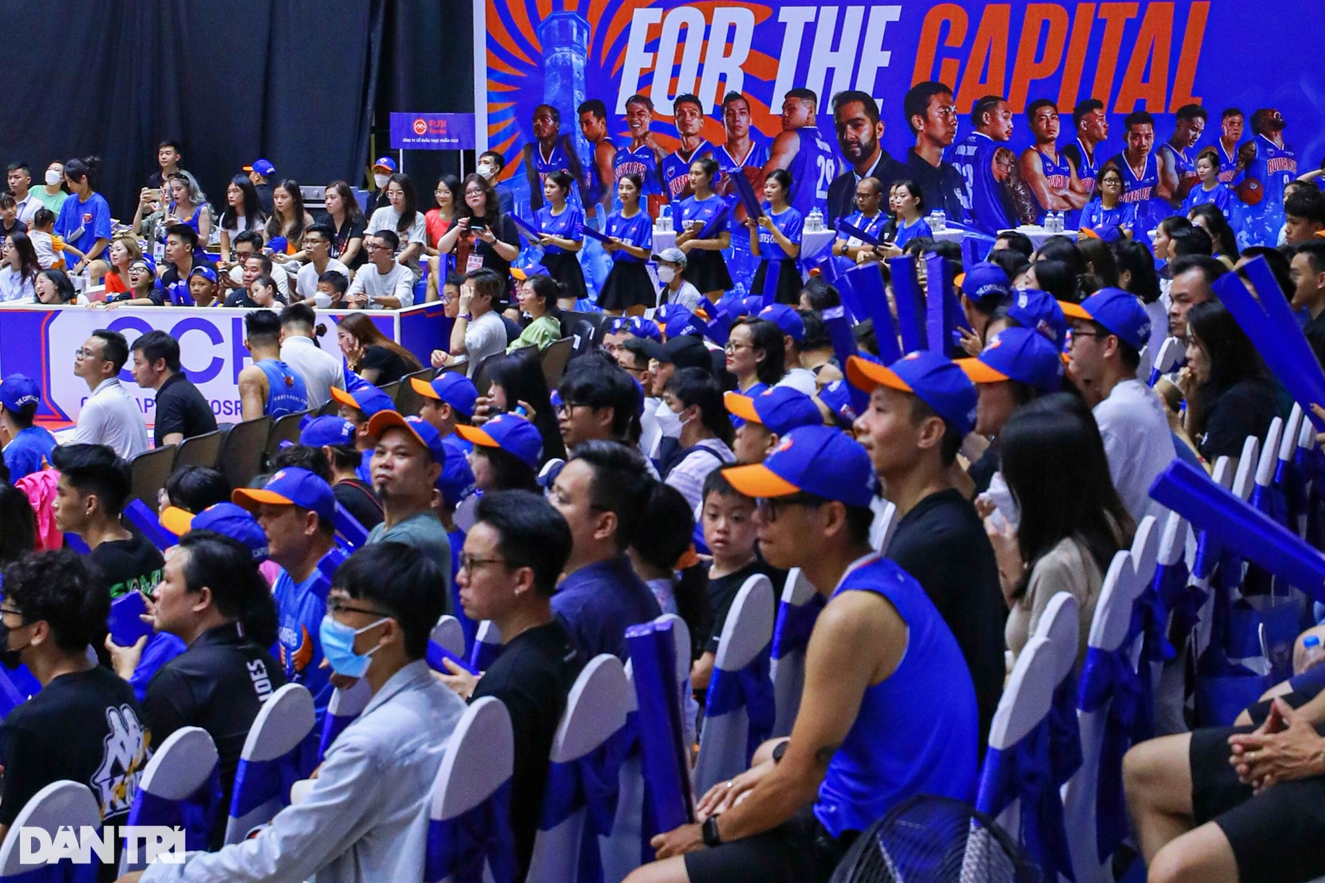 Dàn hoạt náo viên nóng bỏng bùng nổ trong trận đấu cuối VBA 2022 - 5 Dàn hoạt náo viên nóng bỏng bùng nổ trong trận đấu cuối VBA 2022 - 5