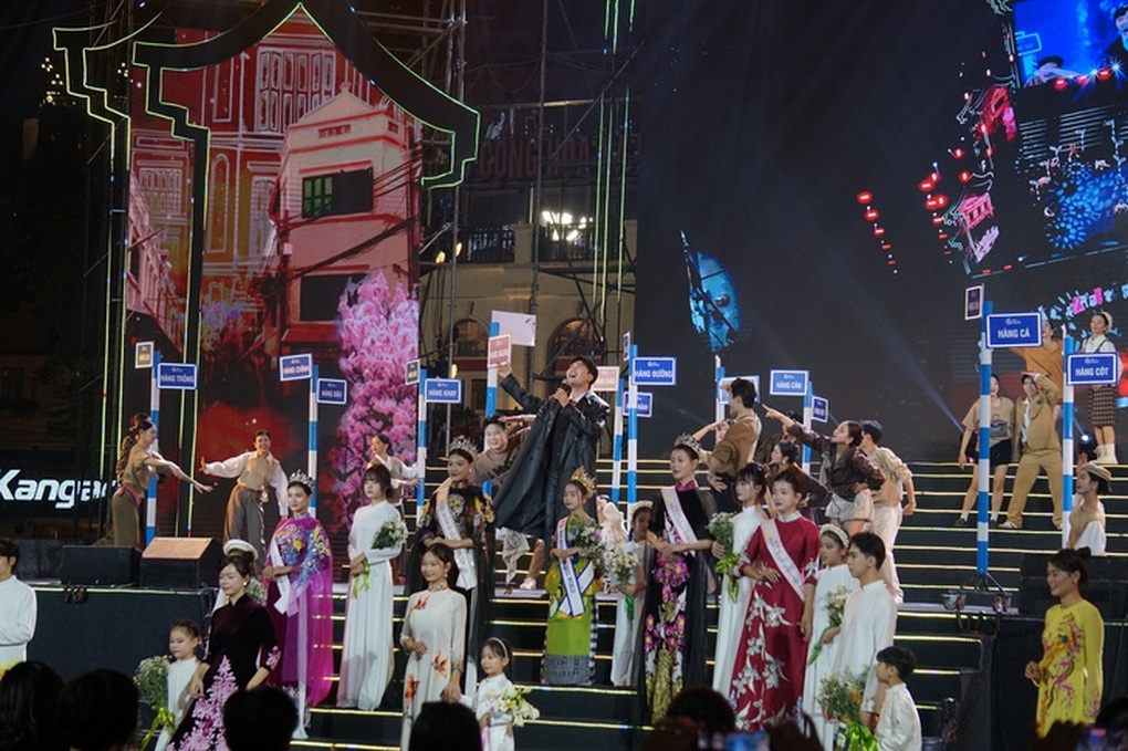 Trà đá vỉa hè, tiếng rao đêm lên sân khấu Festival Thăng Long - Hà Nội 2025 - 1 Trà đá vỉa hè, tiếng rao đêm lên sân khấu Festival Thăng Long - Hà Nội 2025 - 1