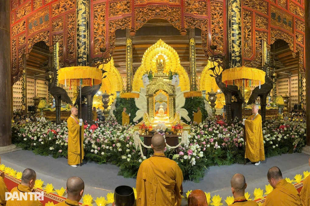 Thêm thời gian tôn trí xá lợi Đức Phật tại chùa Bái Đính - 1 Thêm thời gian tôn trí xá lợi Đức Phật tại chùa Bái Đính - 1