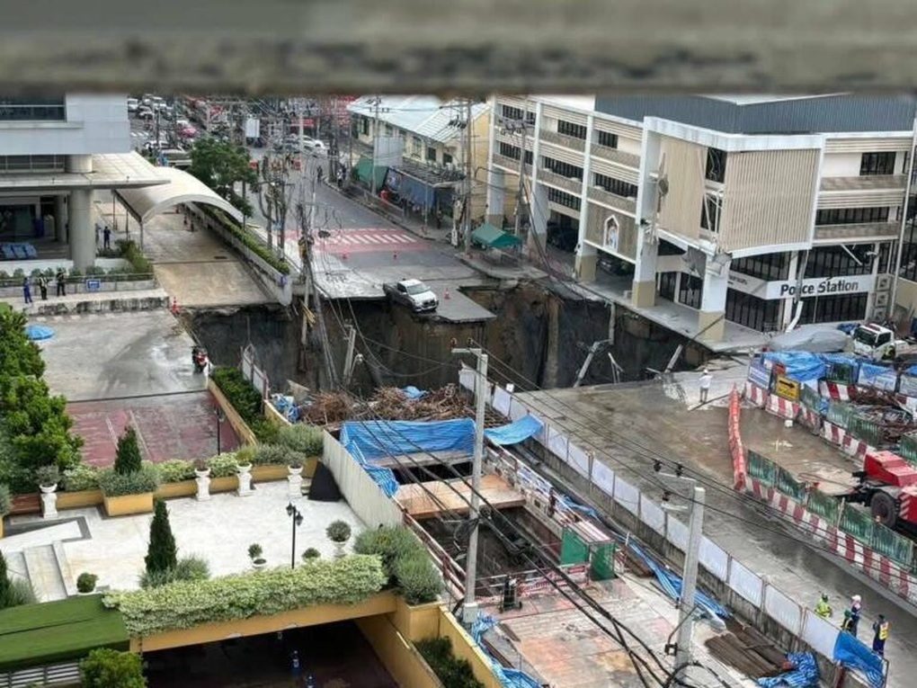 Hố tử thần sâu 50m xuất hiện ở Bangkok, bệnh viện sơ tán 3.500 bệnh nhân - 1 Hố tử thần sâu 50m xuất hiện ở Bangkok, bệnh viện sơ tán 3.500 bệnh nhân - 1