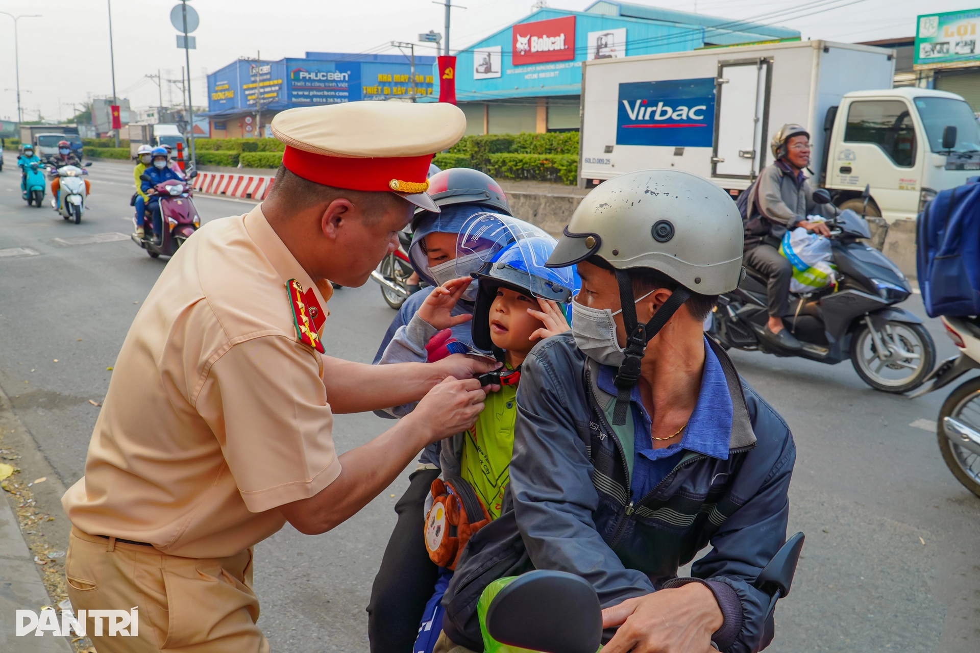 Độc giả mang mùa xuân khắp đất nước lan tỏa trên báo Dân trí - 8 Độc giả mang mùa xuân khắp đất nước lan tỏa trên báo Dân trí - 8