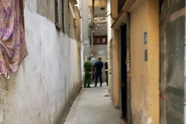 Hà Nội: Người đàn ông tử vong trong tư thế treo cổ trên cột điện