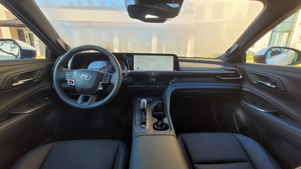 Toyota ra xe mới, lớn hơn Camry - 16